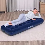 Bestway 67000 dušek na naduvavanje za kampovanje ili krevet za goste sa plišanom površinom